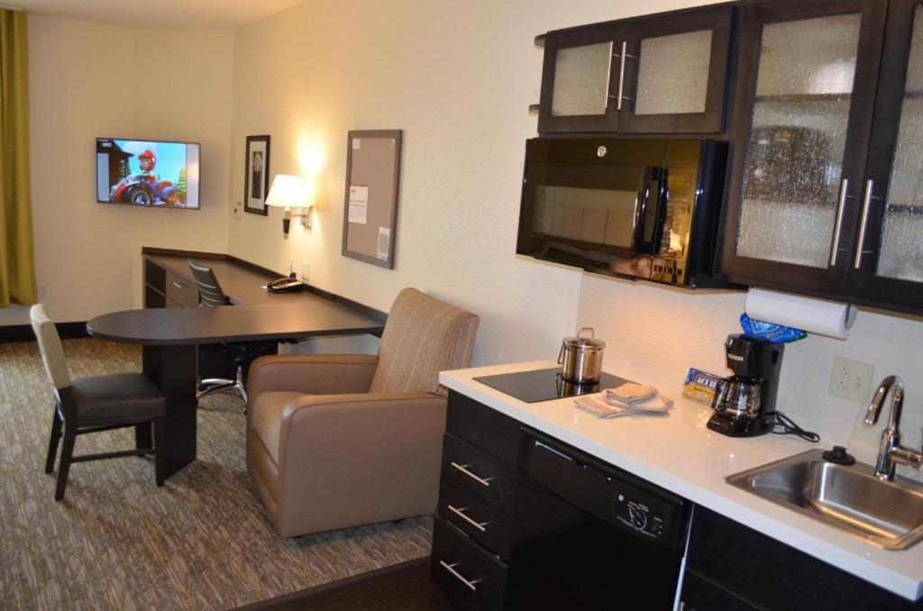 Candlewood Suites Saint Joseph By Ihg Ngoại thất bức ảnh