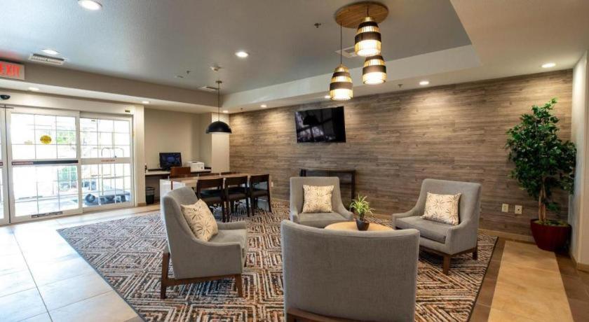 Candlewood Suites Saint Joseph By Ihg Ngoại thất bức ảnh